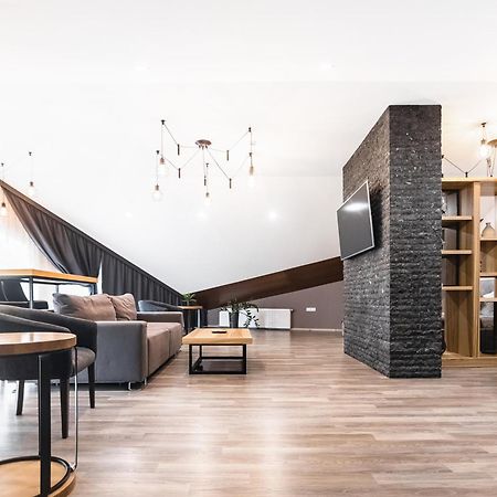 Geography Hotel Veresneve Bagian luar foto
