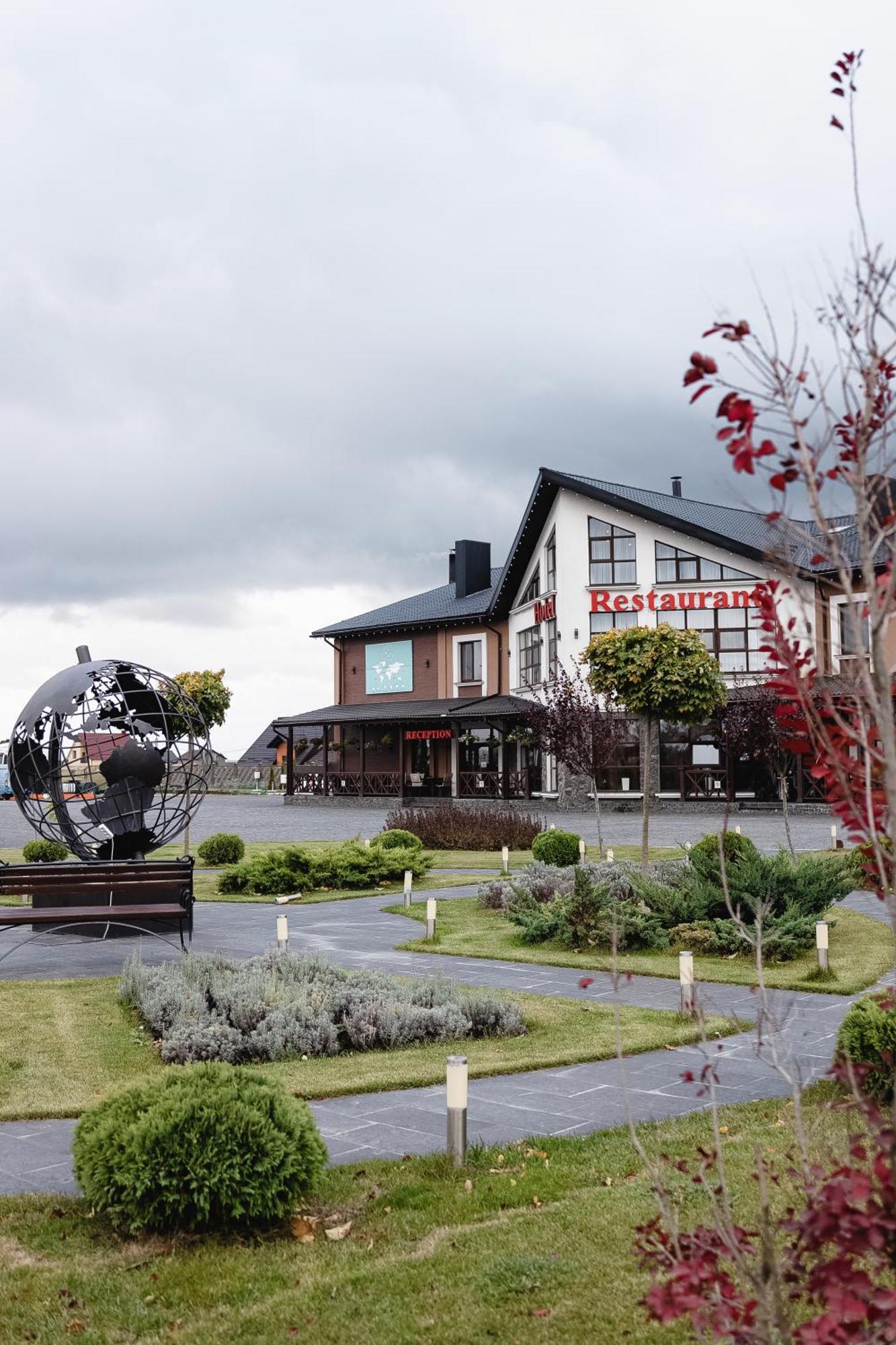 Geography Hotel Veresneve Bagian luar foto