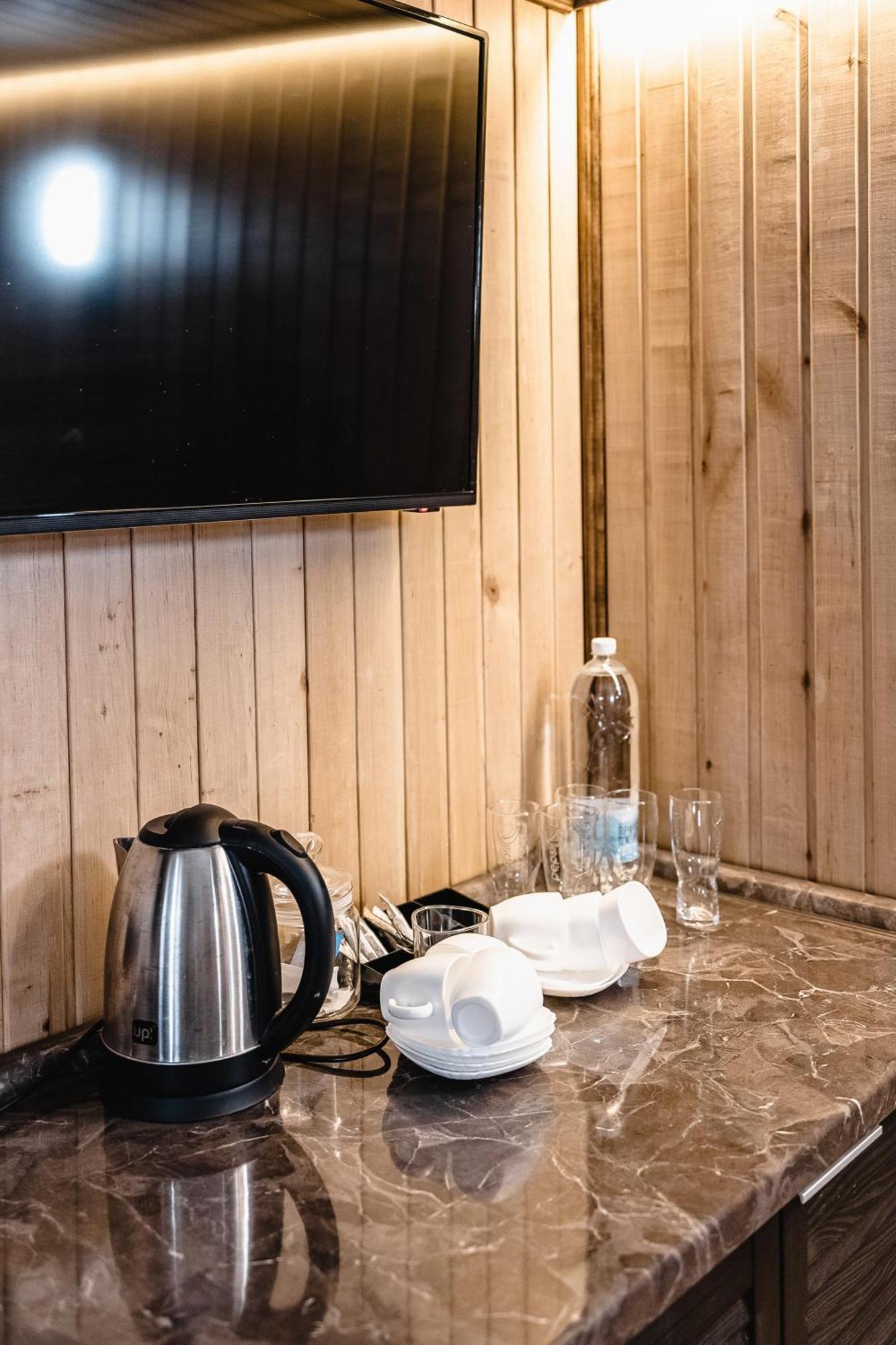 Geography Hotel Veresneve Bagian luar foto