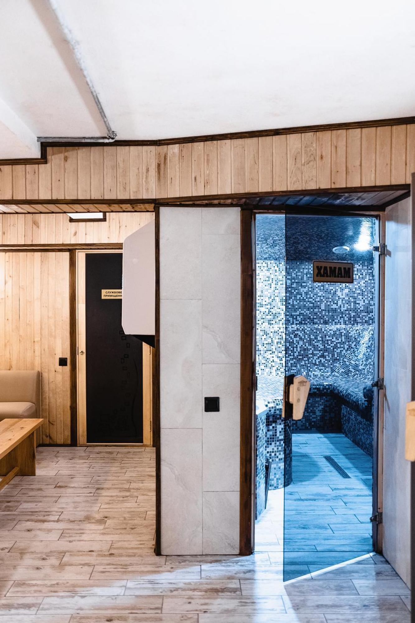Geography Hotel Veresneve Bagian luar foto
