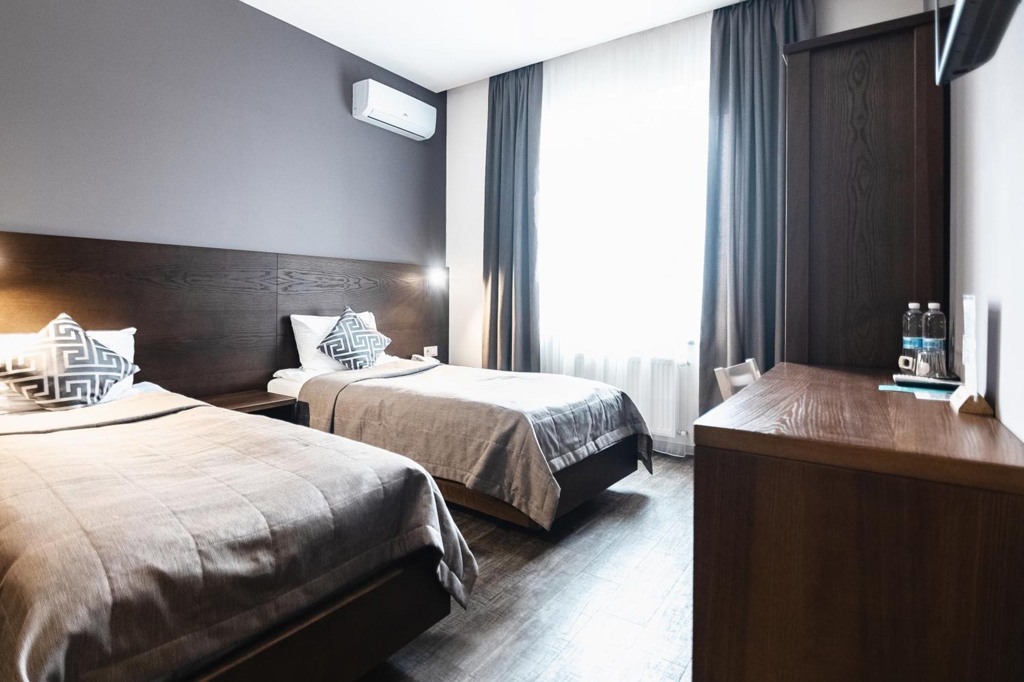 Geography Hotel Veresneve Bagian luar foto