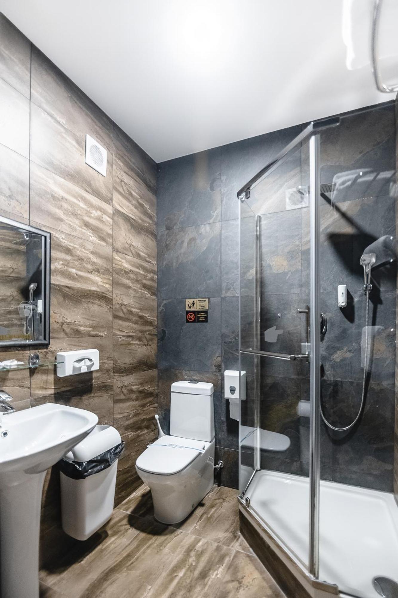 Geography Hotel Veresneve Bagian luar foto