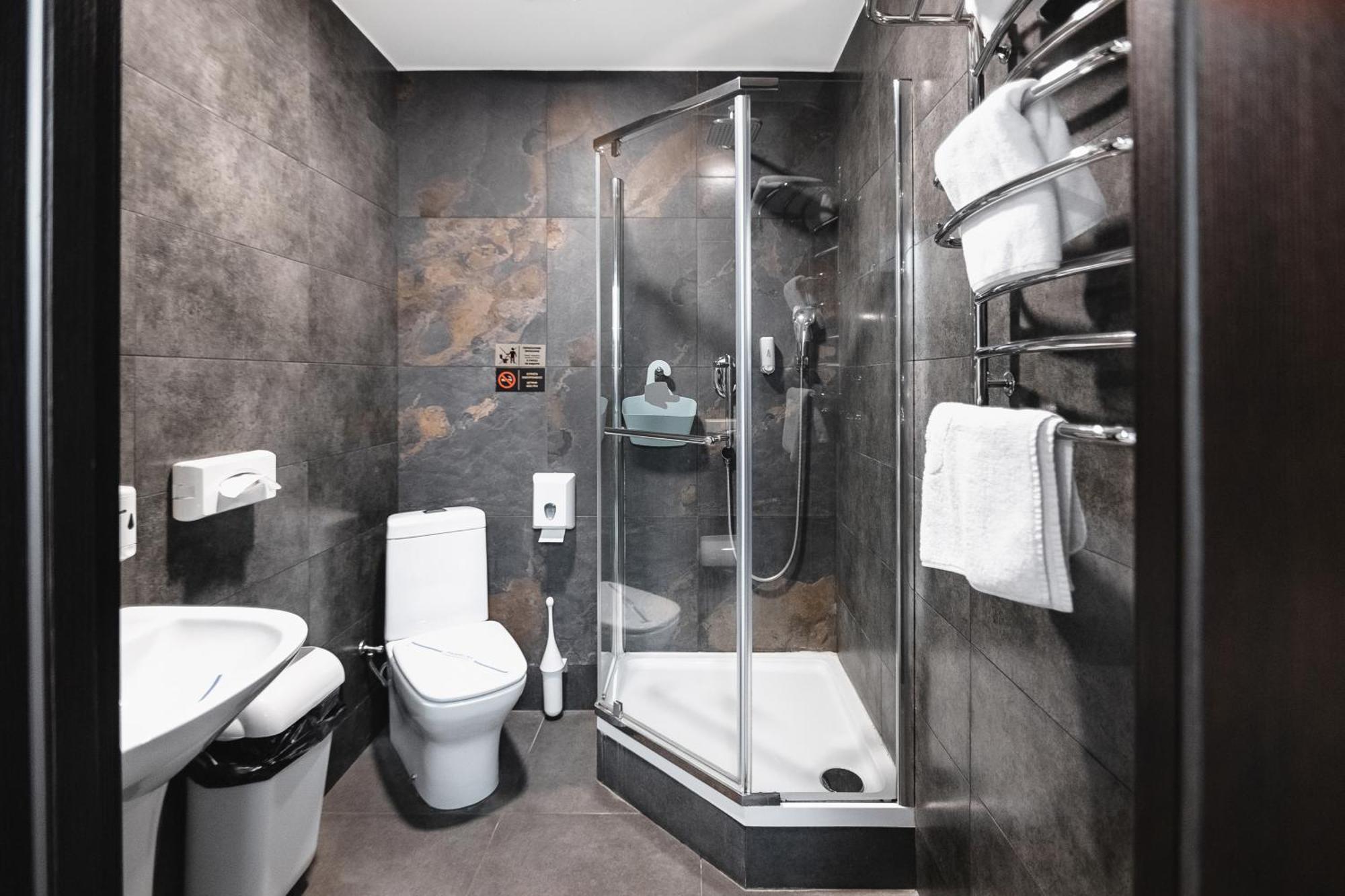 Geography Hotel Veresneve Bagian luar foto