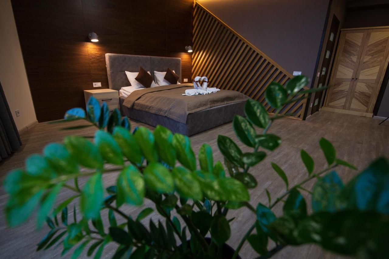 Geography Hotel Veresneve Bagian luar foto