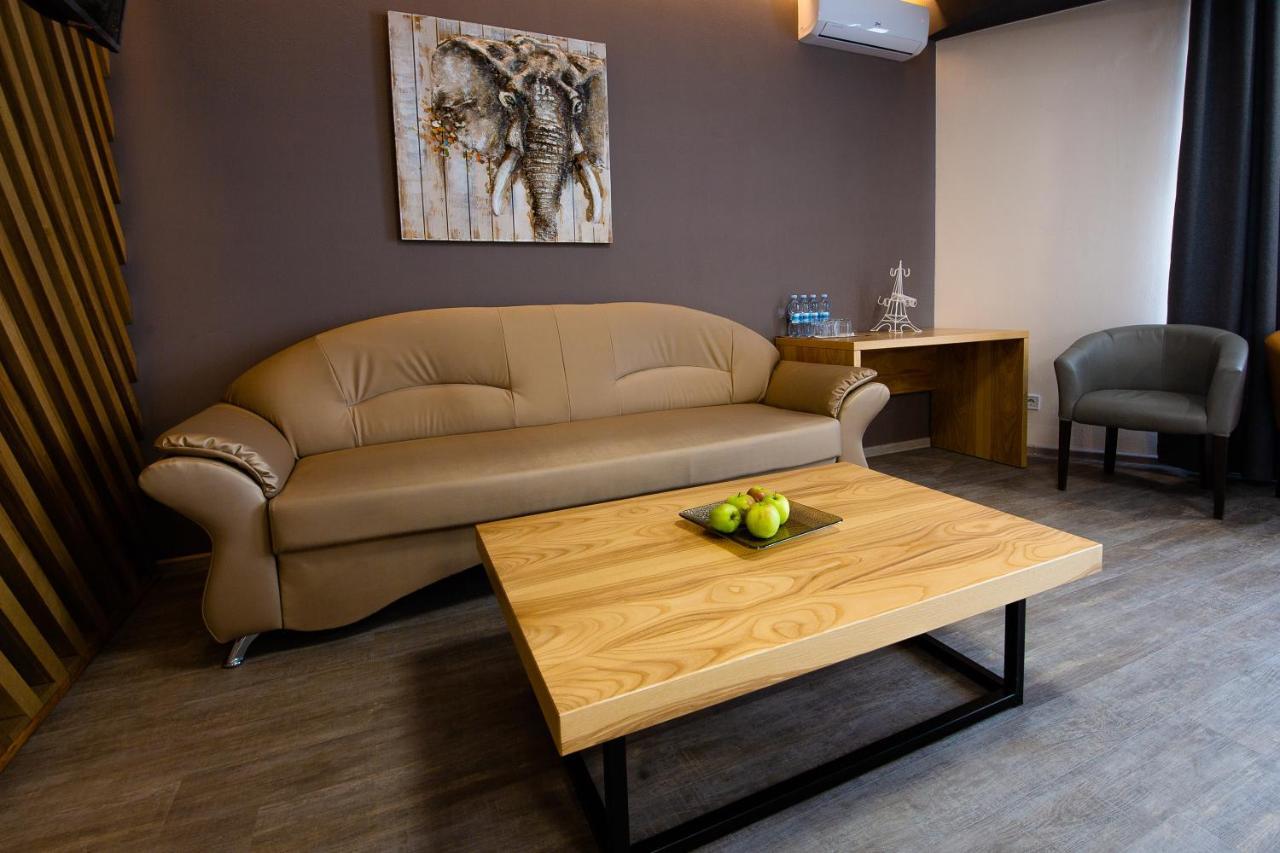 Geography Hotel Veresneve Bagian luar foto