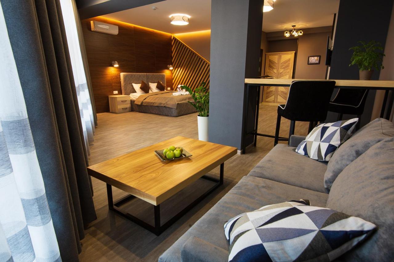 Geography Hotel Veresneve Bagian luar foto